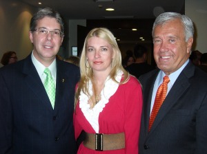 Maximo Asinelli, sua esposa Rosangela Asinelli e o vice presidente da Agel Craig Brailey